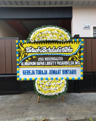 Papan Bunga Duka di Kampung Jawa I